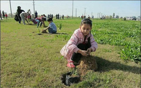 همچون اجدادمان با به دنیا آمدن فرزندی، به نام او درختی به کاری بکاریم .